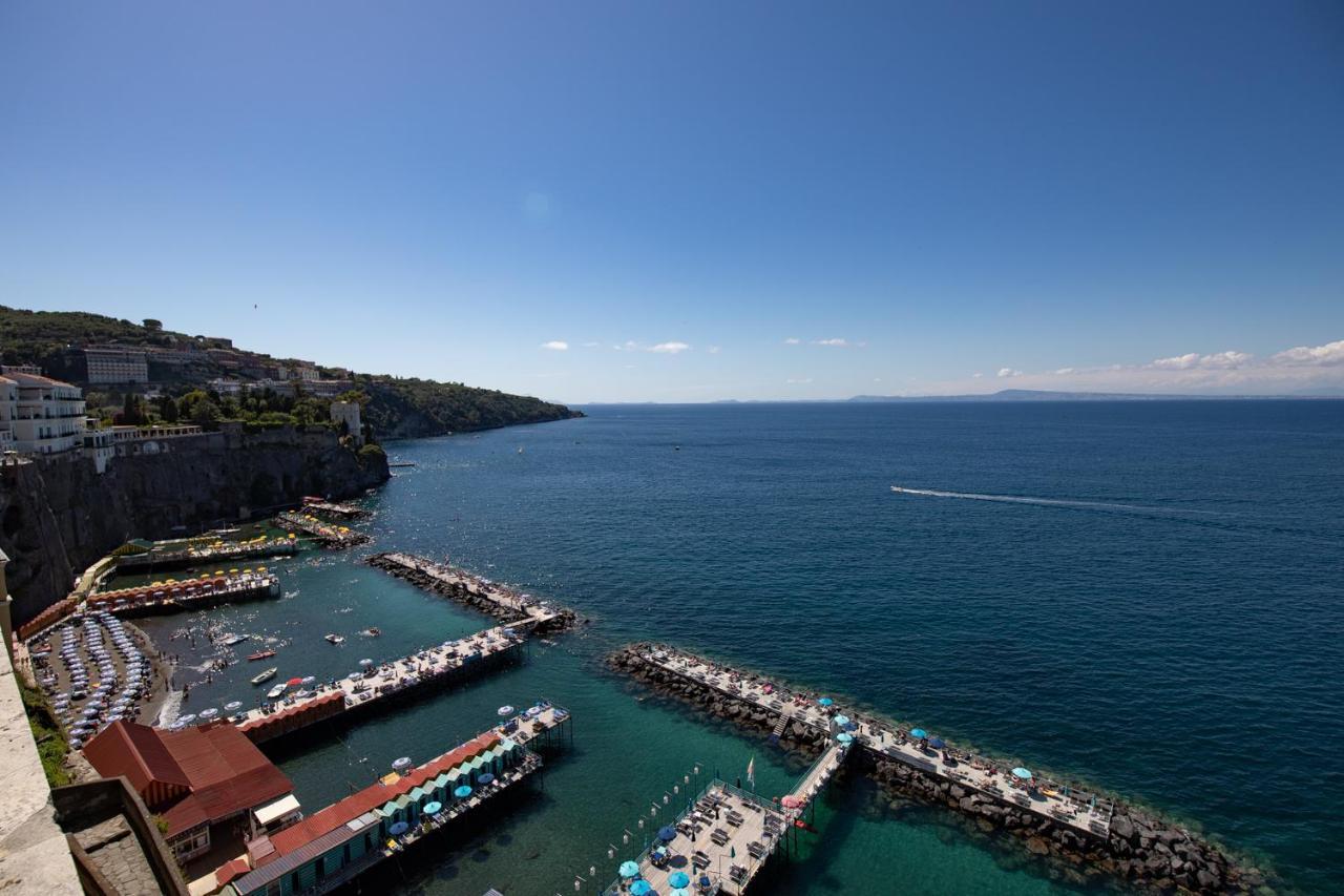 Casa La Perla Lägenhet Sorrento Exteriör bild